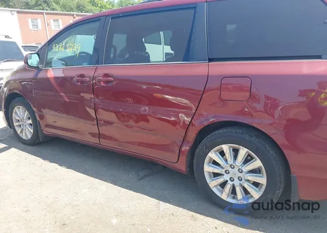 2015 Toyota Sienna Le 7 Passenger z USA, uszkodzony, nr VIN 5TDJK3DC1FS094321